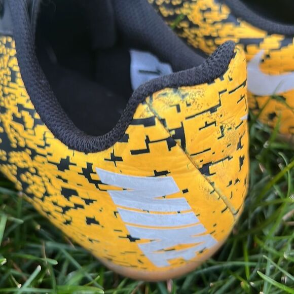 Nike Bombax Indoor Soccer
Shoes Boys 6 Youth Black & Orange - Picture 6 of 10